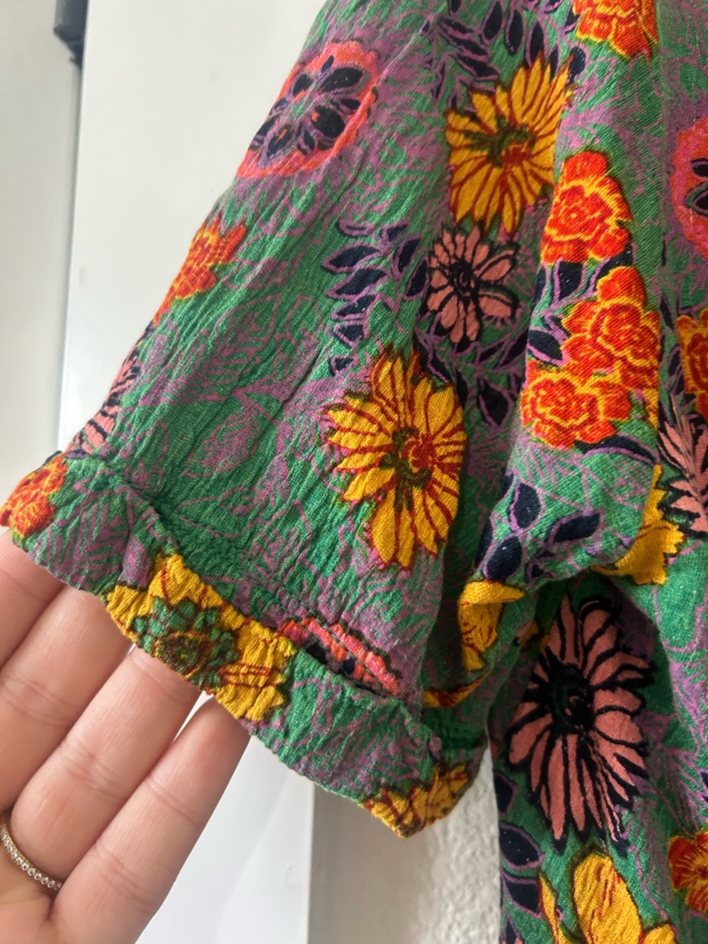 Anthropologie Akemi + Kin Green Floral Print Top! - Picture 8 of 10